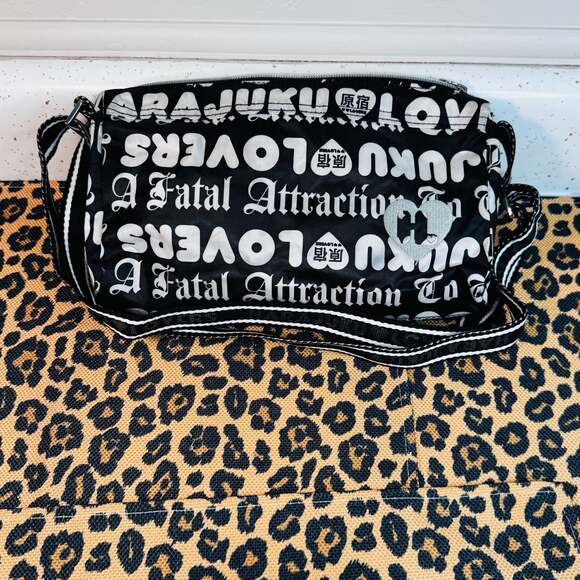 Vintage Harajuku Lovers Fatal Attraction To Cuteness Crossbody Messenger Bag - Picture 9 of 9